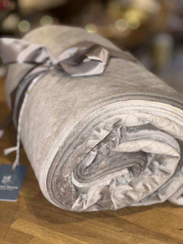 SILVER/GREY THROW BLANKET - Image 2