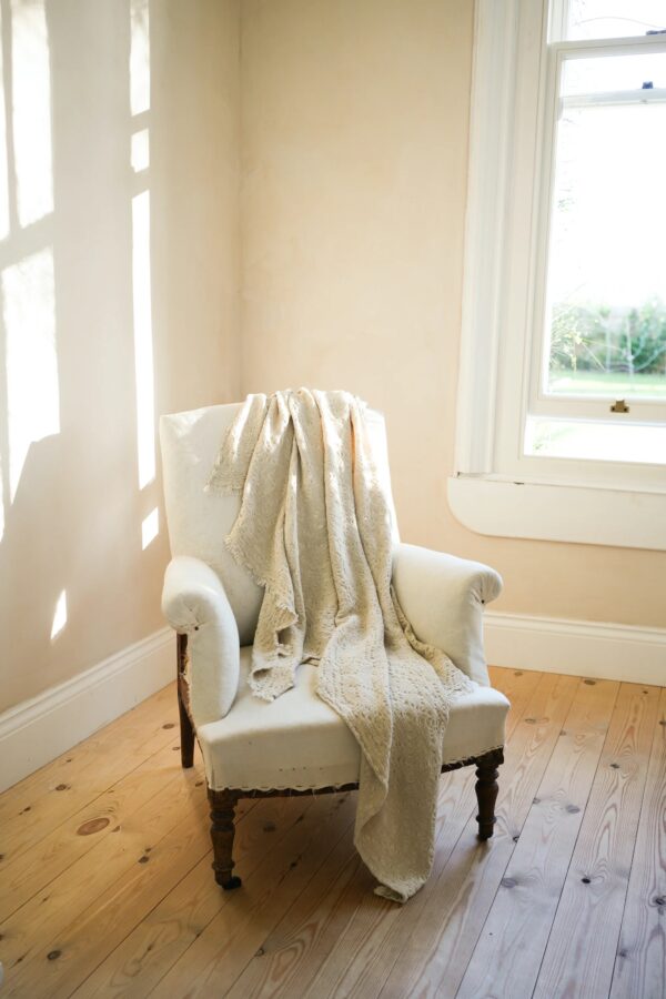 CHANTILLY THROW - Image 2