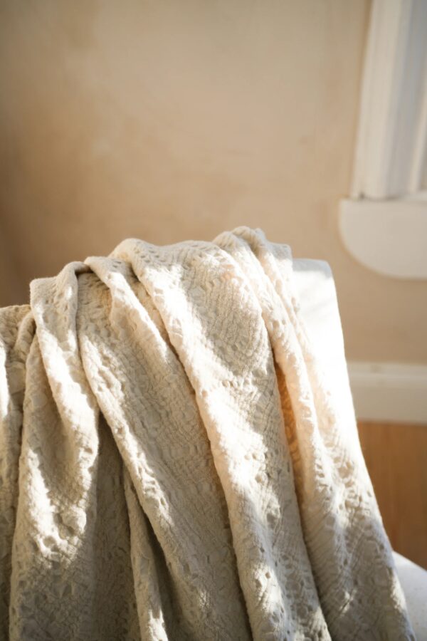 CHANTILLY THROW - Image 3