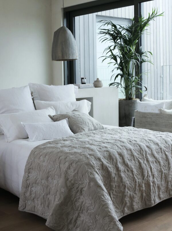 BOTANIQUE NATURAL LEAF BEDSPREAD