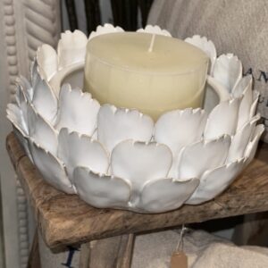 WHITE FLOWER CANDLE HOLDER