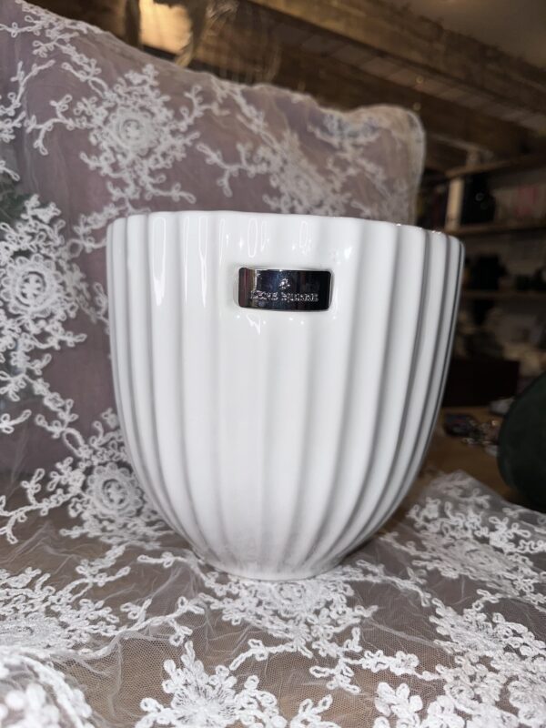 ROSALIE WHITE FLOWER POT