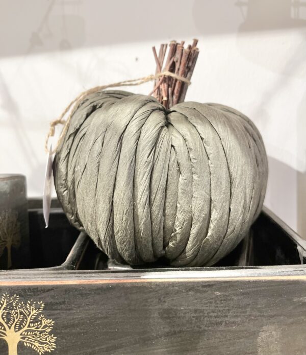 GREY WICKER PUMPKIN